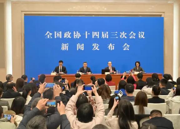 從2025年全國兩會(huì)看會(huì)計(jì)行業(yè)的機(jī)遇與挑戰(zhàn)